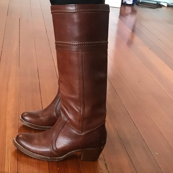 Knee length brown leather Frye boots - Picture 3 of 10